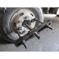 Universal Wheel Hub Extractor